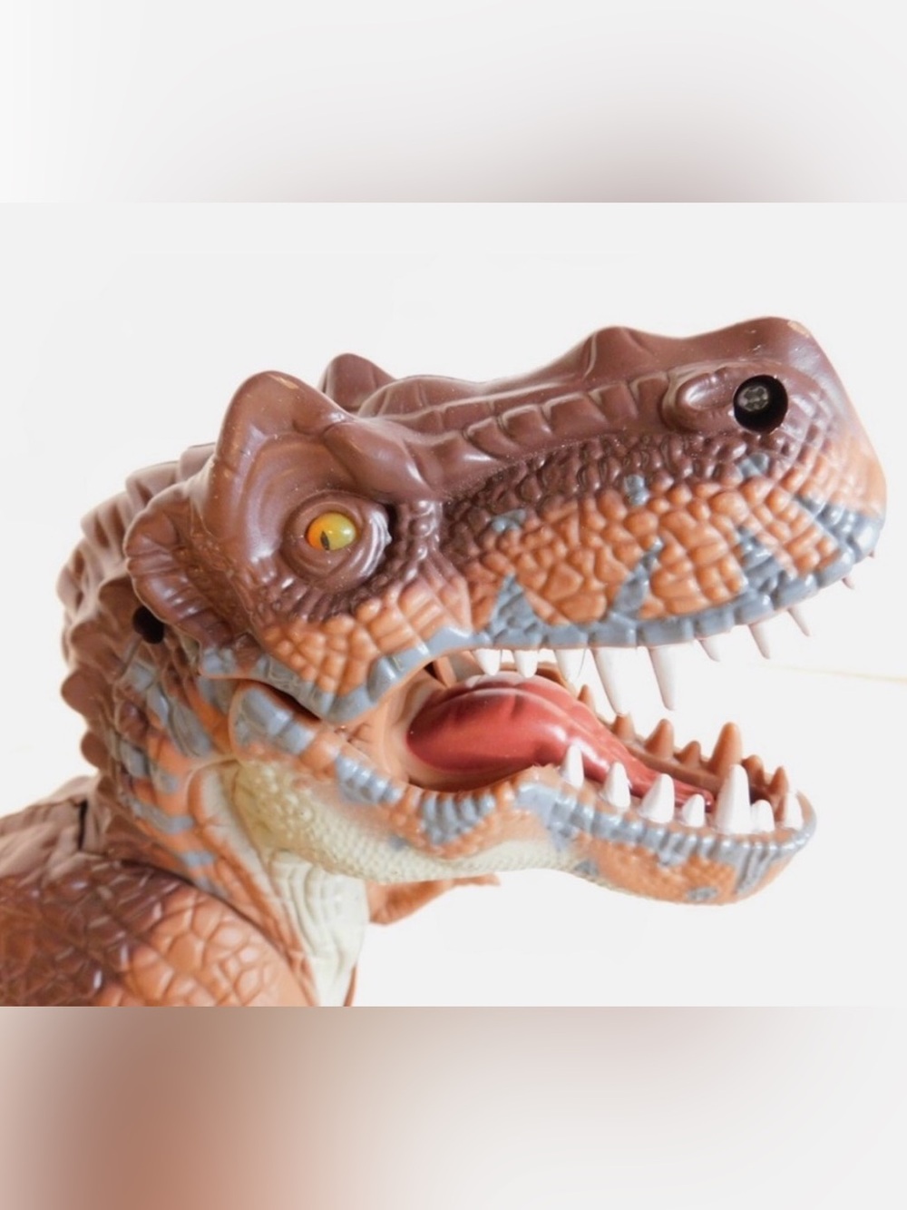 TOYS R US - Animal Planet Big T-Rex Dinosaur — Light-Up Eyes & Roaring Sounds - Picture 3 of 7